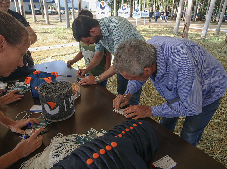 Credenciamento no 5º dia de campo da Verluz Sementes