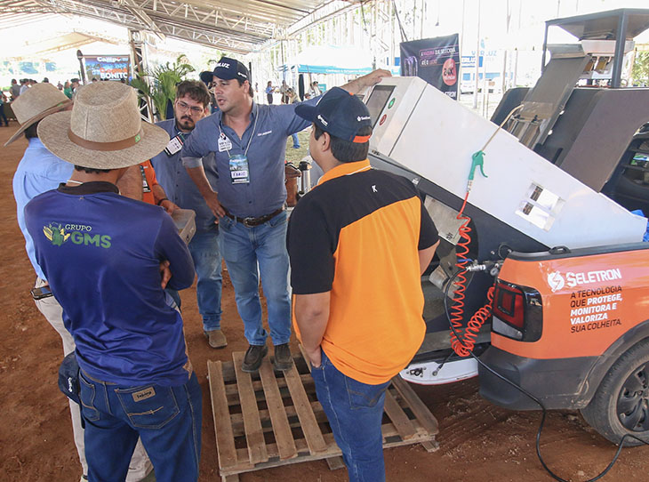 stand parceiros verluz 5º dia de Campo