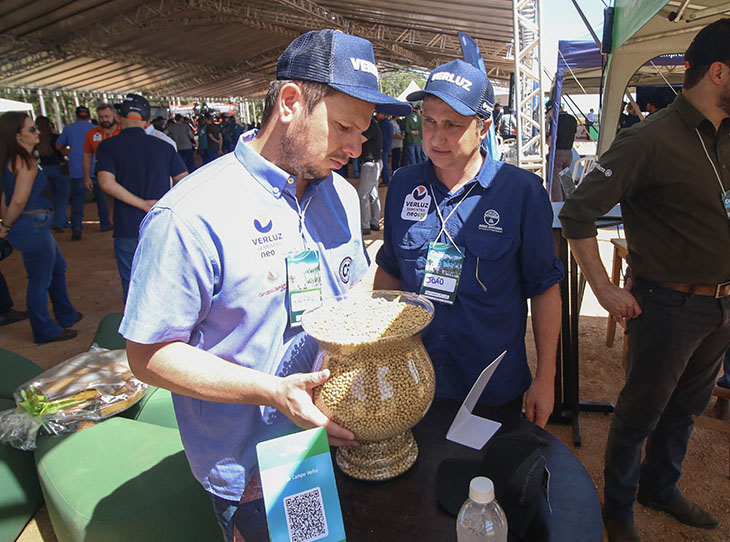 stand parceiros verluz 5º dia de Campo