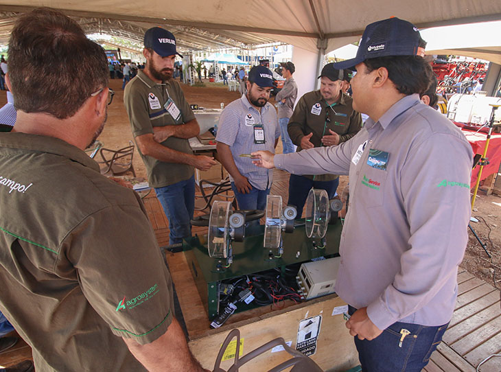 stand parceiros verluz 5º dia de Campo